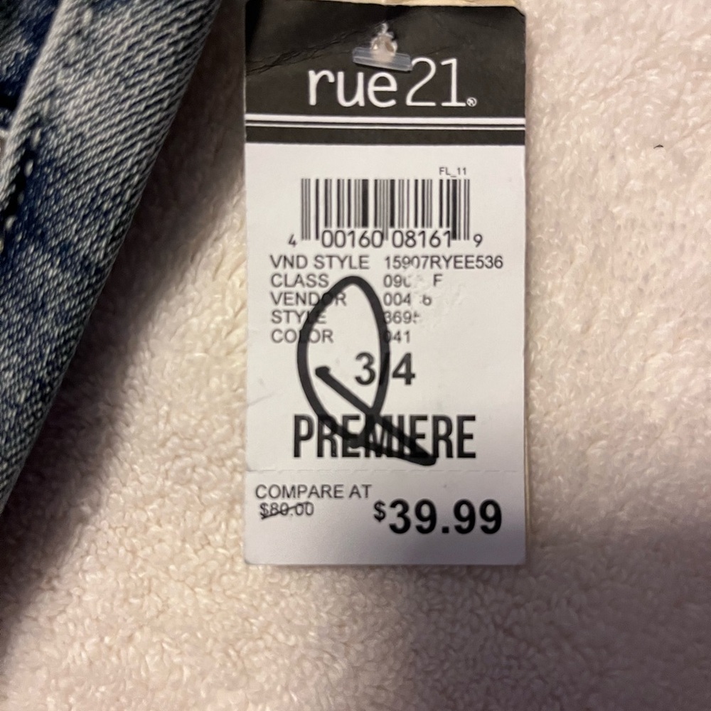 Women’s Rue 21 jeans. Size 3/4 R - Picture 8 of 9